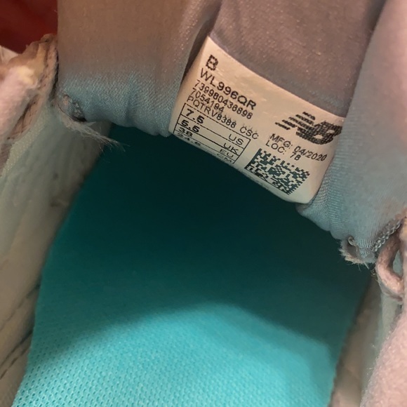 New Balance shoes never worn grey/silver - Picture 4 of 4